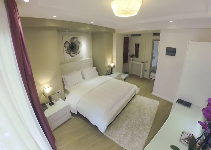 Demi Hotel