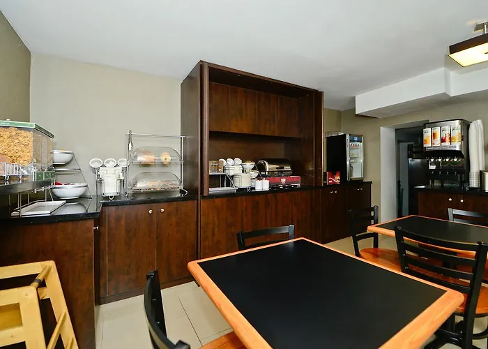 Comfort Inn Toronto City Centre