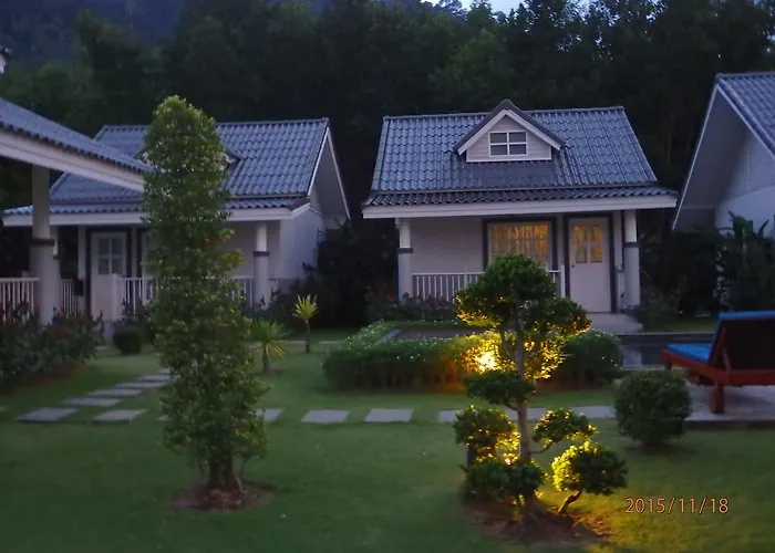 Suksompong Resort