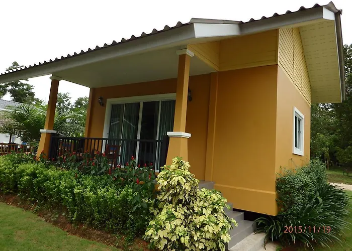 Suksompong Resort