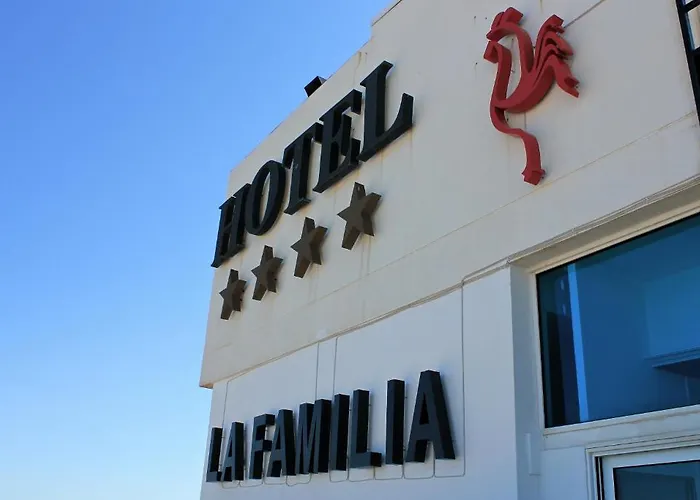 La Familia Gallo Rojo