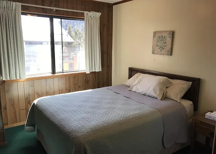 Ponderosa Lodge Ascend Collection