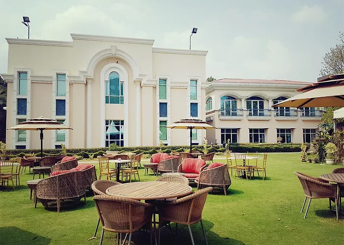 The Palms Town & Country Club - Resort