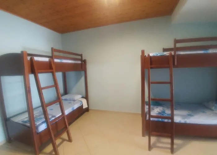 Mona'S Hostel