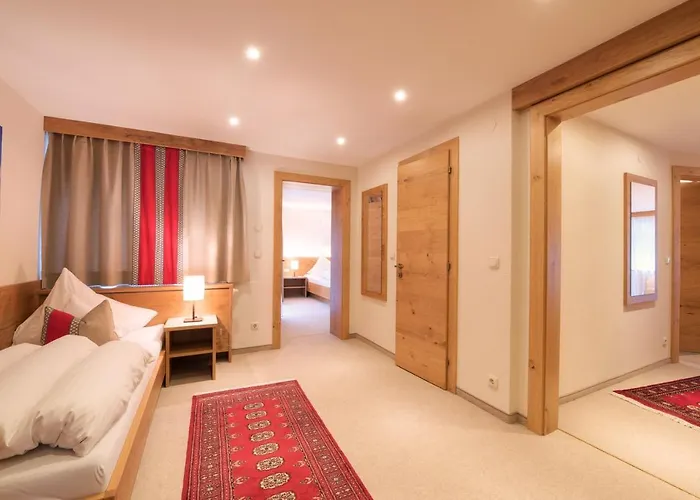 "Quality Hosts Arlberg Hotel Garni Moessmer"