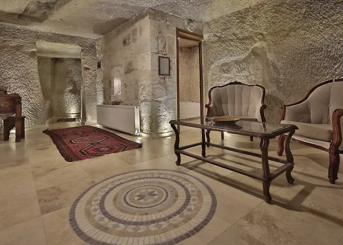 Shoestring Cave House