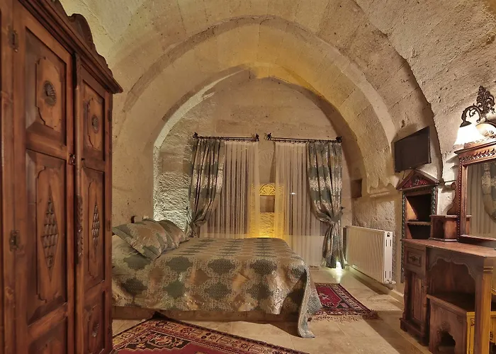 Shoestring Cave House
