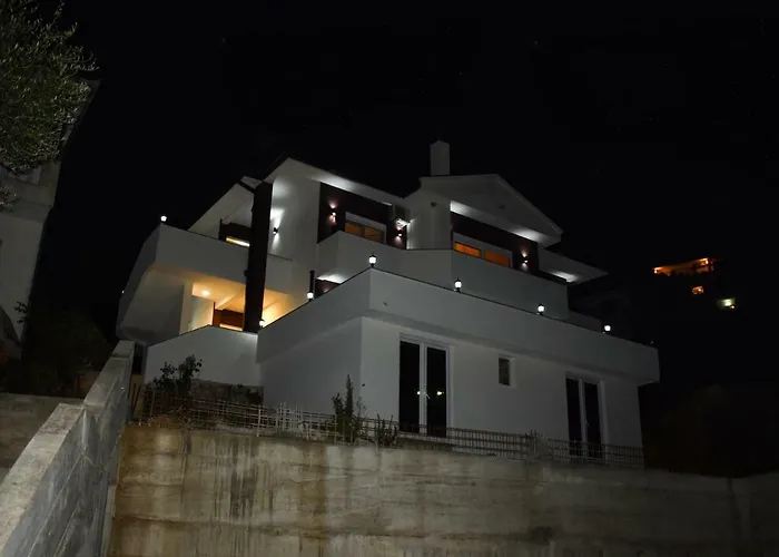 Apartments Hillside