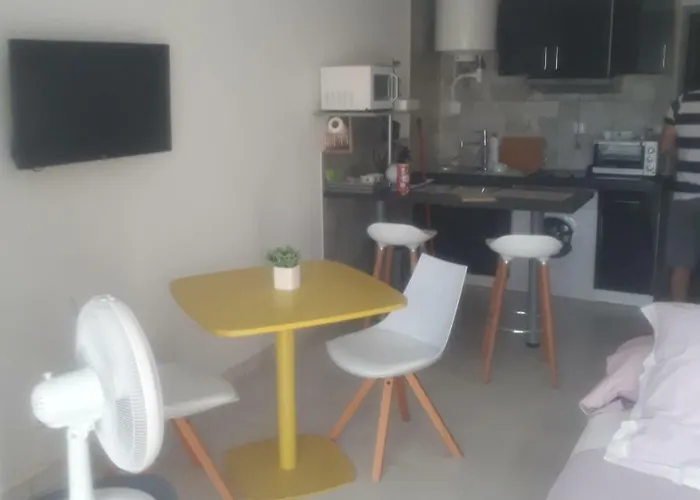 Studio avec jardinet clim parking