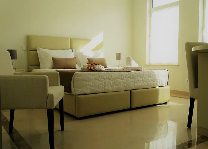 Bowen, Luxury Suites
