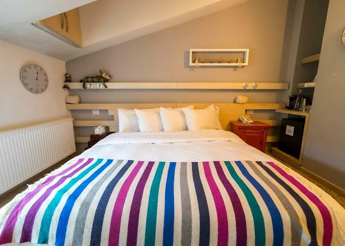 Urban Faqra Hotel