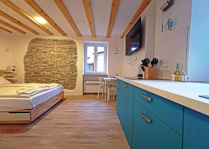 Ribiska Hisa - Old Piran Fisherman'S House