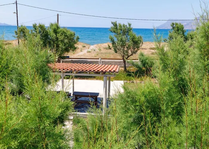 Zefyros Apartments And House