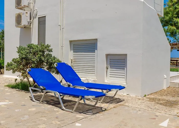 Zefyros Apartments And House