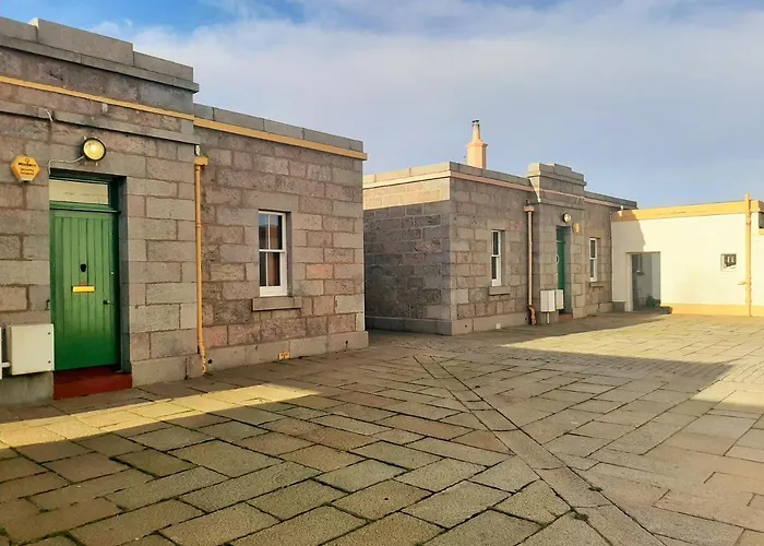Aberdeen Lighthouse Cottages - Coastal, Dolphins