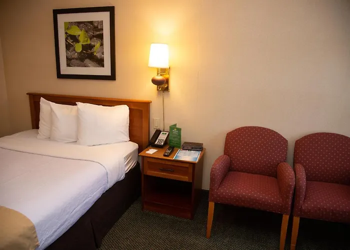Holiday Lodge Hotel And Conference Center