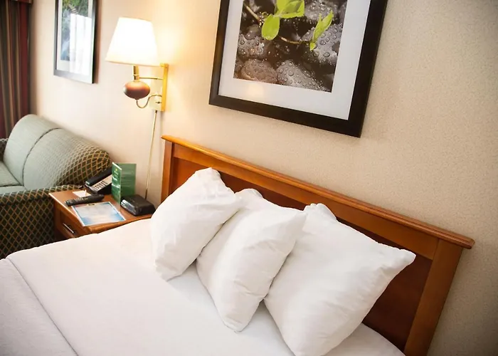 Holiday Lodge Hotel And Conference Center